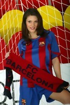 Anita Queen tocándose con la camiseta del Barcelona, foto 2
