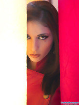 Carlotta Champagne con una lencería roja muy sexy, foto 1