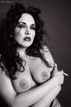 Fumadora Zoe Britton posa desnuda, foto 10