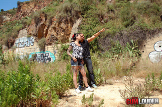 Sandra G y Juan-Z follándo en medio de la montaña, foto 1
