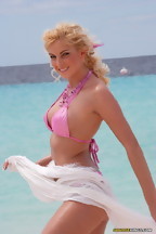 Sophie Carina con un bikini rosa muy sexy, foto 2