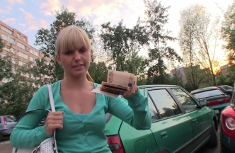 Bella Anne se deja follar en un coche por un puñado de dinero, foto 2