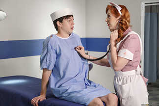 Enfermera cachonda Lauren Phillips enculada por Alex D, foto 1
