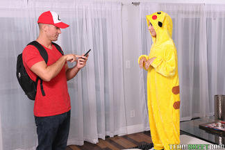 Freya Von Doom hace un cosplay de Pikachu, foto 3