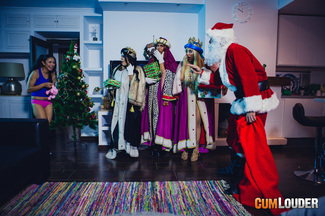 Papá Noel se folla a las Reinas Magas, foto 2